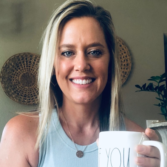 Meet your Posher, Aspen - Picture 2 of 2